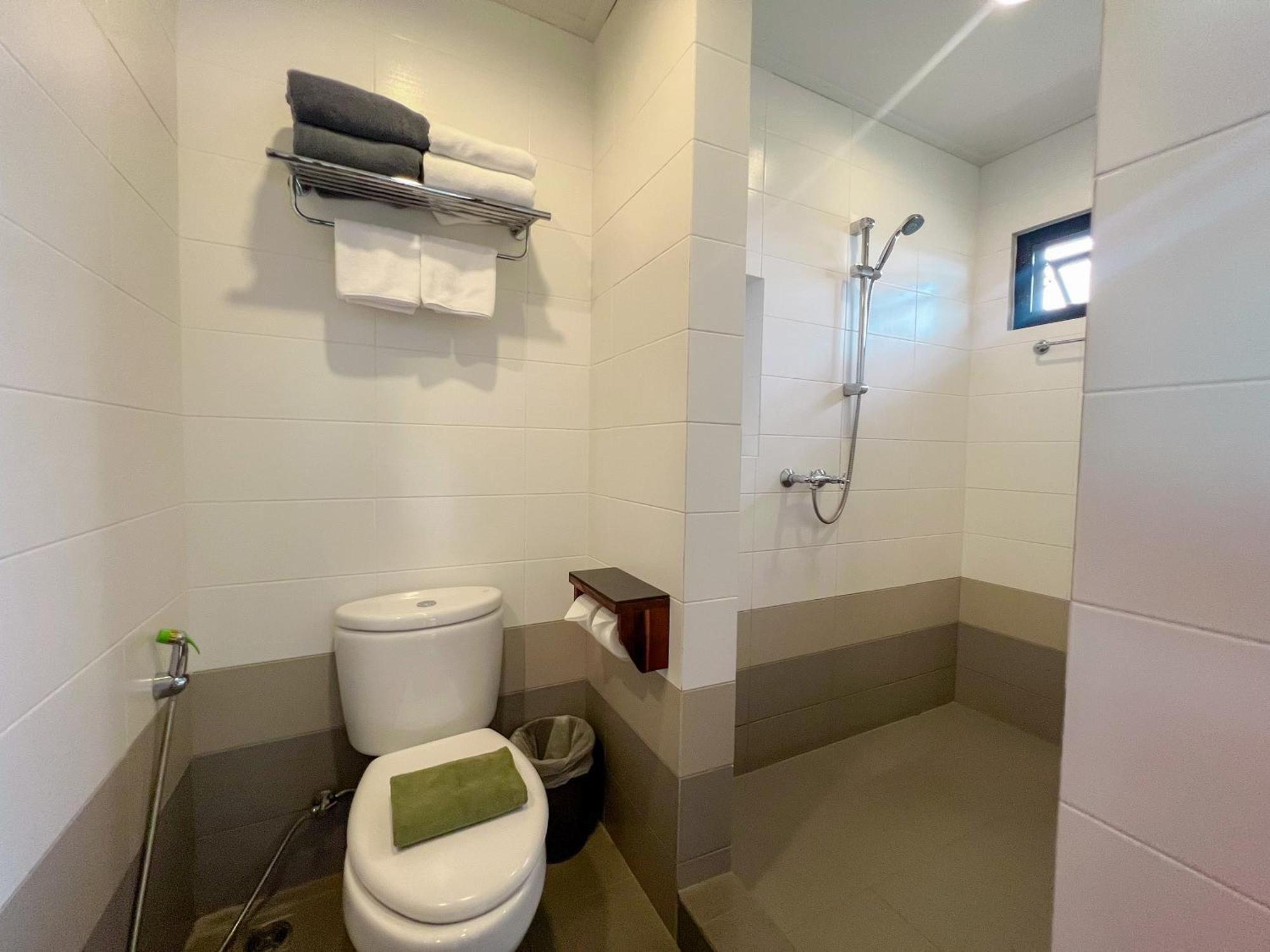 Olive Tree Hotel Pattaya Na Chom Thian Room photo